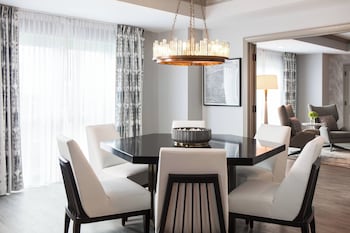 Suite, 1 Bedroom, Tower (View)