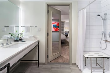 Deluxe Room, 1 King Bed, Resort View, (Historic) (Mobility Accessible, Roll-in Shower)