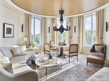 Suite, 2 Bedrooms (Turret)