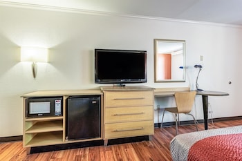 Standard Room, 2 Queen Beds, Non Smoking