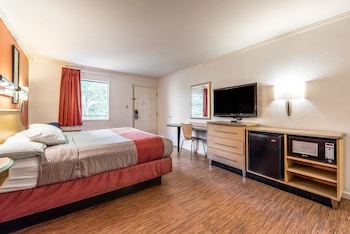 Deluxe Room, 1 King Bed, Non Smoking, Hot Tub
