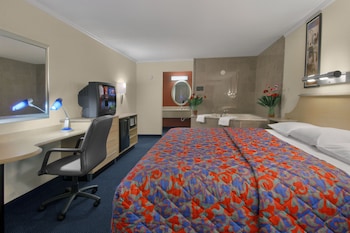 Deluxe Room, 1 King Bed, Non Smoking, Hot Tub
