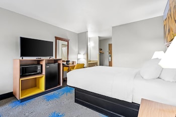 Standard Room, 1 Queen Bed