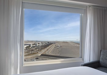 Room, 1 King Bed (High Floor & Aviation View)