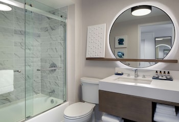 Room, 1 King Bed (High Floor & Aviation View)