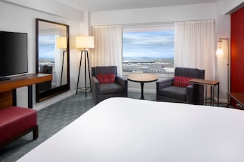 Room, 1 King Bed (High Floor & Aviation View)