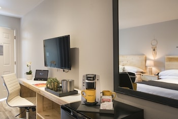 Standard Room, 2 Queen Beds (Traditional Double Queen Room)