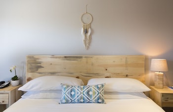Standard Room, 1 King Bed (Traditional King Room)