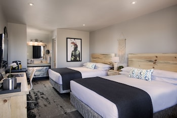Standard Room, 2 Queen Beds (Traditional Double Queen Room)