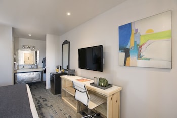 Standard Room, 1 King Bed (Traditional King Room)