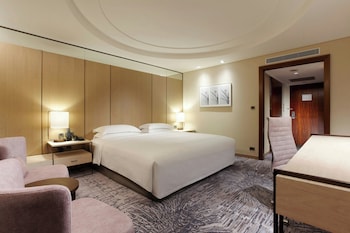 Executive Deluxe Room, 1 King Bed (Executive Lounge Access)