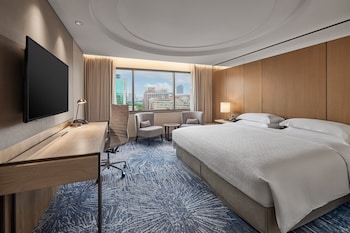 Executive Deluxe Room, 1 King Bed (Executive Lounge Access)