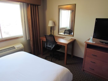 Standard Room, 1 King Bed, Non Smoking, Refrigerator & Microwave