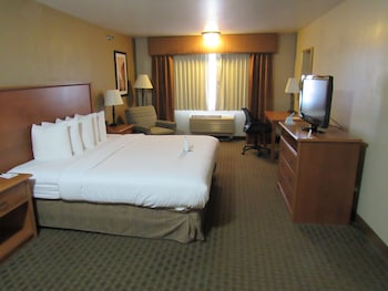 Suite, 1 King Bed, Non Smoking, Kitchenette (Dining Table)