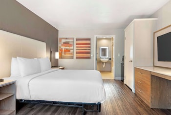 Standard Room, 1 Queen Bed, Accessible, Non Smoking