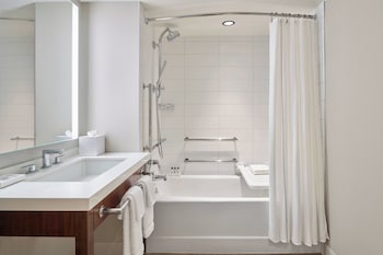 Suite, 1 King Bed with Sofa bed (Mobility Accessible, Tub)