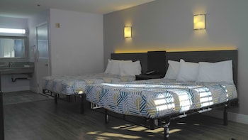 Deluxe Room, 2 Queen Beds, Non Smoking, Refrigerator