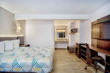 Deluxe Room, 1 Queen Bed, Accessible, Non Smoking