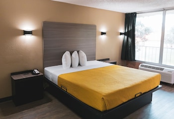 Standard Room, 1 King Bed, Smoking
