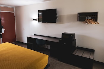 Standard Room, 1 King Bed, Smoking