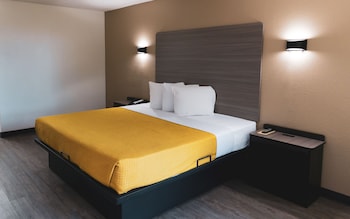Standard Room, 1 King Bed, Smoking