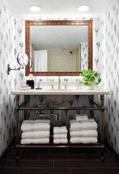King Room, Oversized