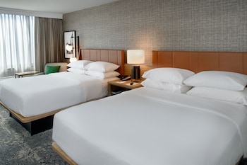 Room, 2 Queen Beds (Mobility Accessible, Tub)