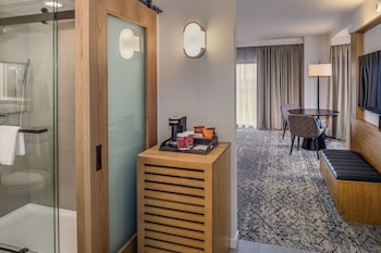 Room, 1 King Bed (Mobility Accessible, Tub)