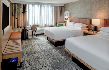 Room, 2 Queen Beds (Mobility Accessible, Tub)