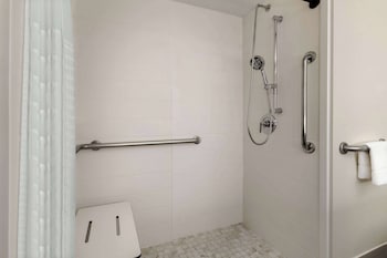 Room, 2 Queen Beds, Accessible (Mobility & Hearing, Roll-in Shower)