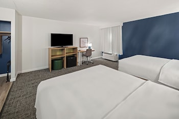 Room, 2 Queen Beds, Accessible (Mobility & Hearing, Roll-in Shower)