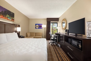 Standard Room, 1 Queen Bed, Roll-in Shower, Non Smoking (Communication)