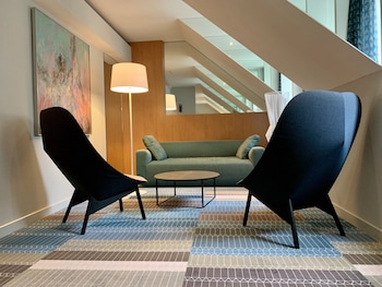 Derlon Suite