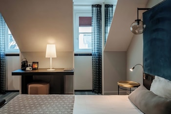Derlon Suite