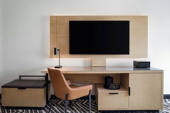 Room, 1 King Bed, Balcony