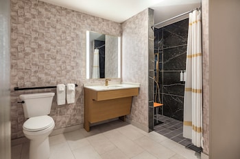 Room, 1 King Bed (Mobility/Hearing Access, Roll-in Shwr)