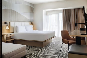 Room, 1 King Bed (Hearing Accessible)