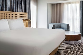 Suite, 1 Bedroom, Balcony