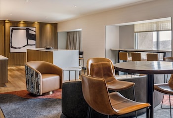 Club Room, 1 King Bed (Mobility/Hearing Accessible, Tub)