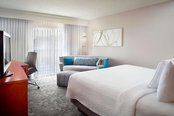 Deluxe Room, 1 King Bed with Sofa bed