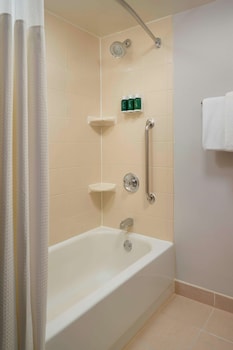Room, 2 Queen Beds, Accessible (Mobility Tub)