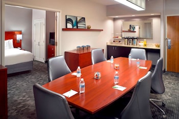 Suite, 1 King Bed with Sofa bed, Accessible (Hearing One Bedroom)