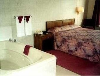 Room, 1 King Bed, Smoking, Hot Tub