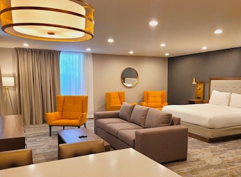 Suite, 1 King Bed, Non Smoking, Jetted Tub (Living Room;with Sofabed, View)