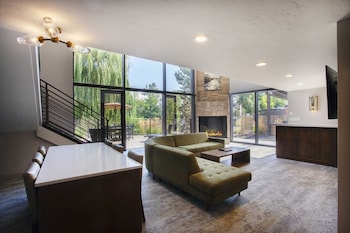Suite, 1 King Bed, Patio, River View (Presidential)