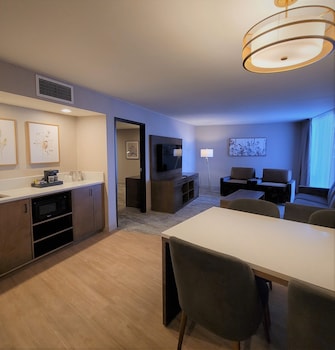 Suite, 1 King Bed, Non Smoking, Jetted Tub (Living Room;with Sofabed)