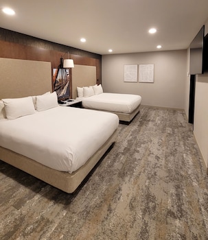 Suite, 2 Queen Beds, Non Smoking, Jetted Tub (Living Room;with Sofabed)