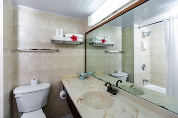 Standard Room, 1 King Bed, Garden View