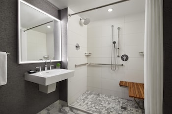 Room, 1 King Bed, Accessible (Shower)