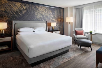 Room, 1 King Bed (Atrium View)